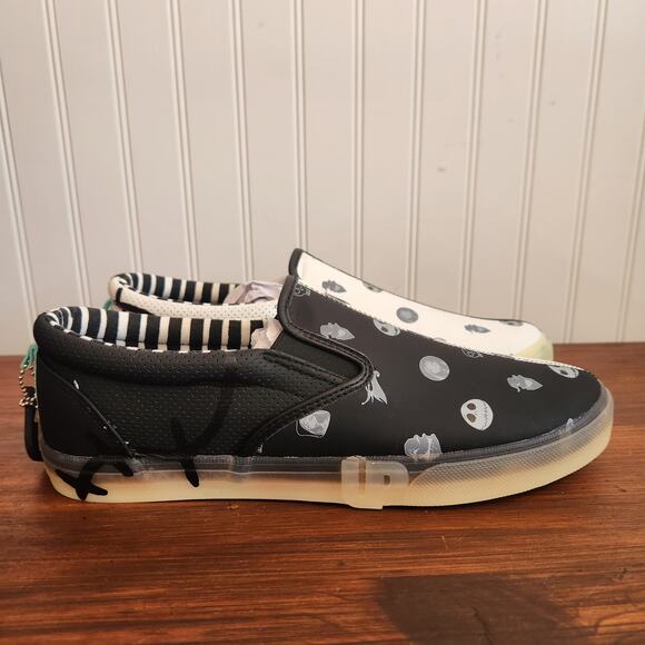 Disney's Nightmare Before Christmas‎ Men's Size 11 Glow in the Dark Shoes New - Picture 5 of 14